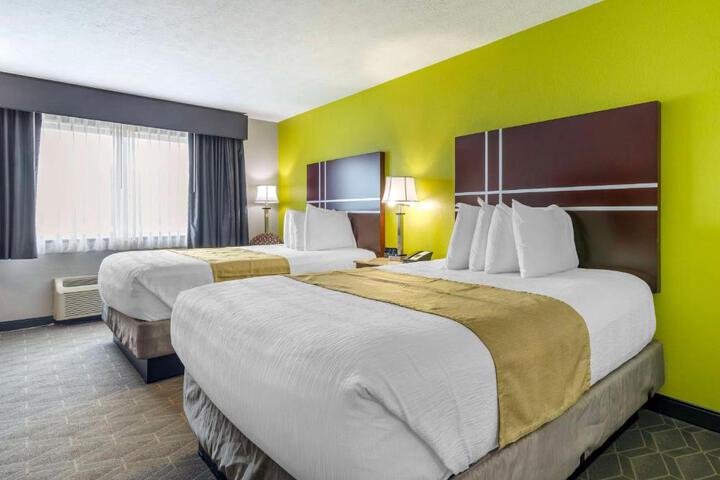 2 Queen Beds (4 of 5)