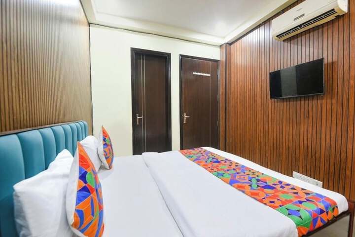Room 7 of 24