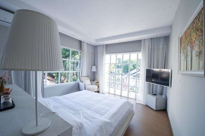Room 12 of 48