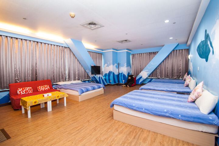Room 5 of 6