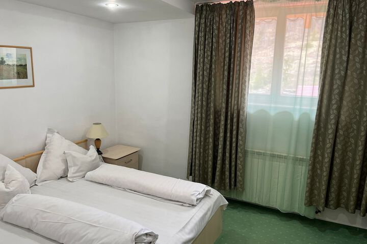 Room 2 of 28