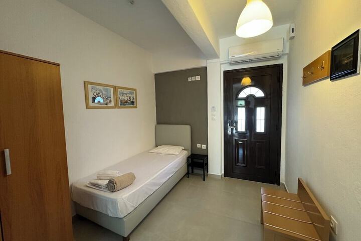 Room 5 of 171