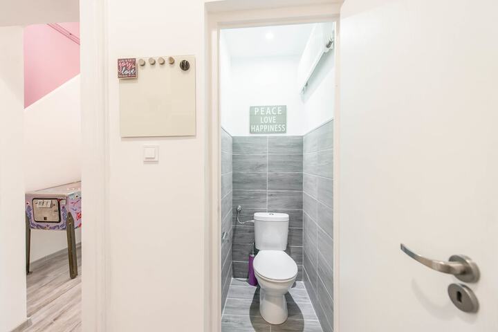 Room 37 of 40