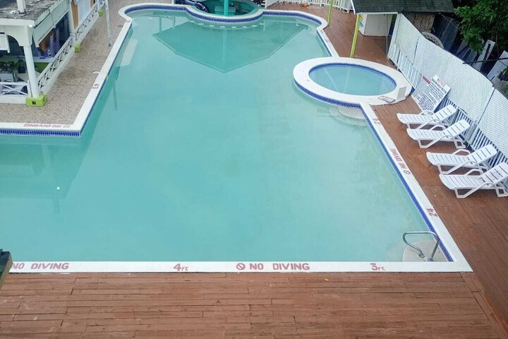 Pool 44 of 81