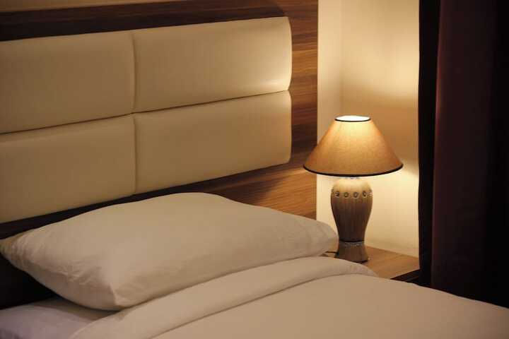 Room 6 of 28