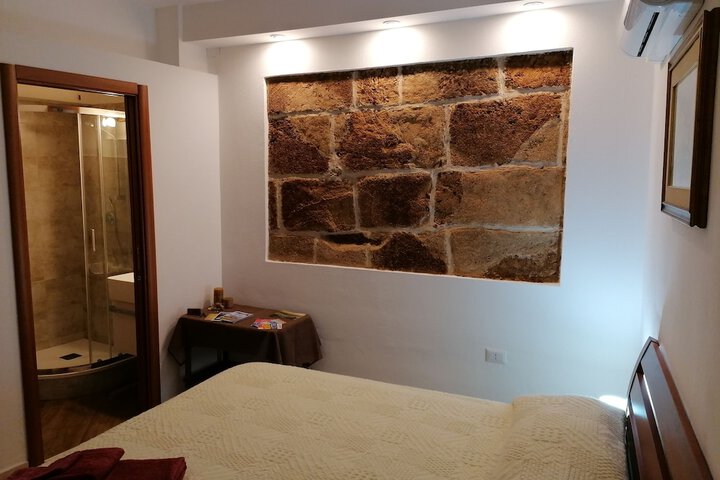 Room 12 of 33