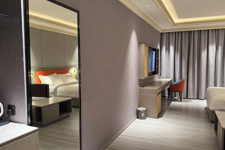 Room 2 of 10