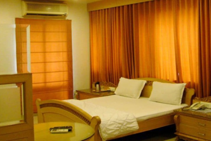 Room 6 of 12