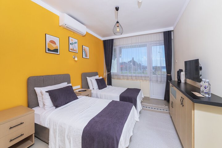 Room 16 of 102