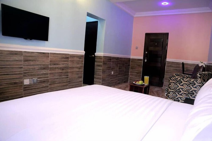 Room 11 of 39