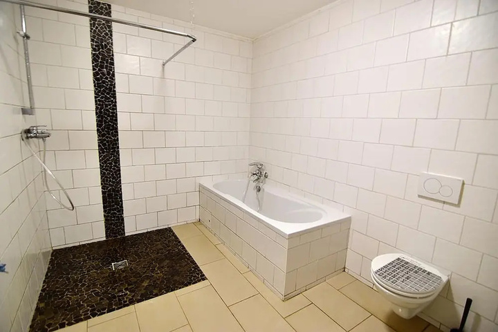 Room 7 of 25