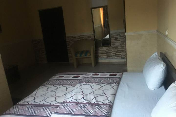 Room 11 of 37
