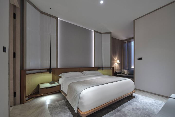 Room 5 of 13