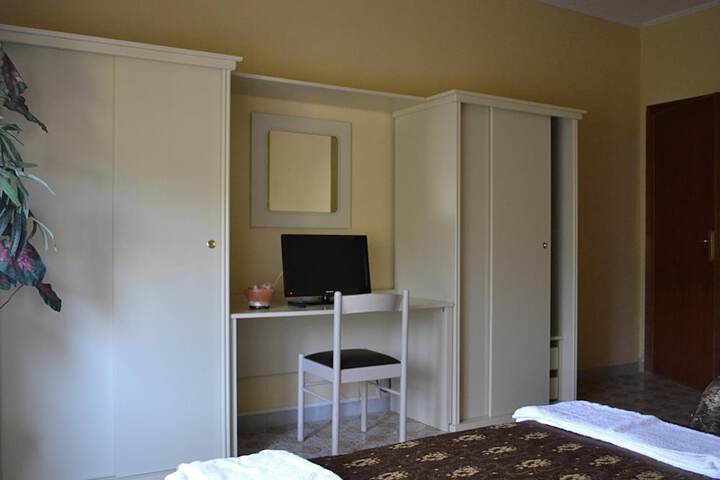 Room 16 of 48