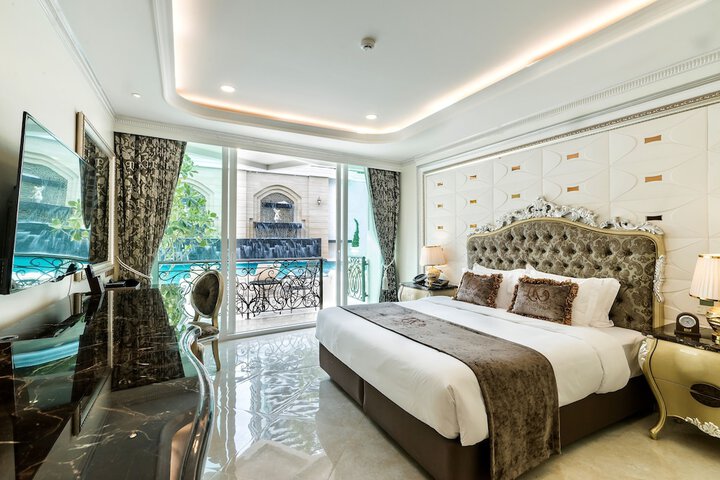 Room 15 of 40