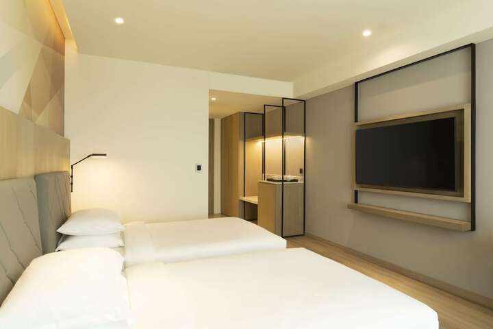 Room 17 of 49