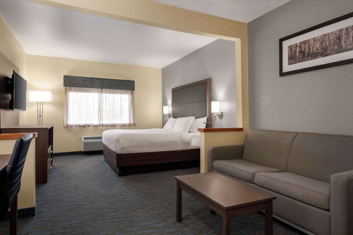 1 King Bed (13 of 13)