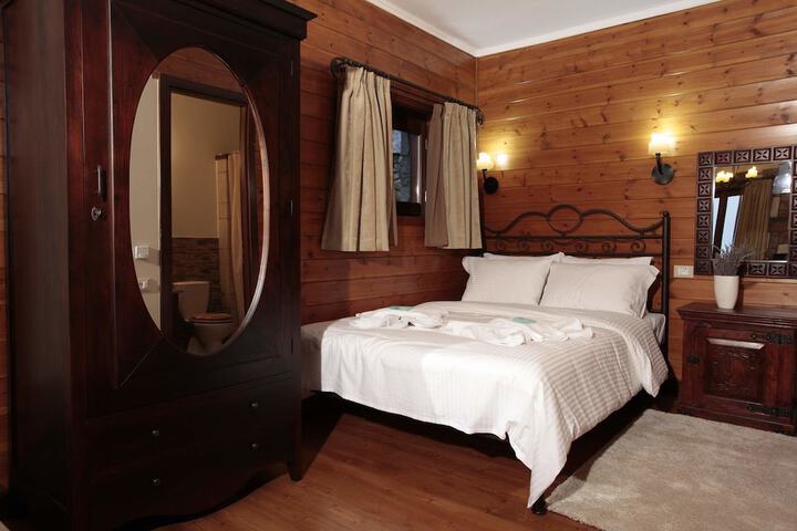 Room 2 of 35