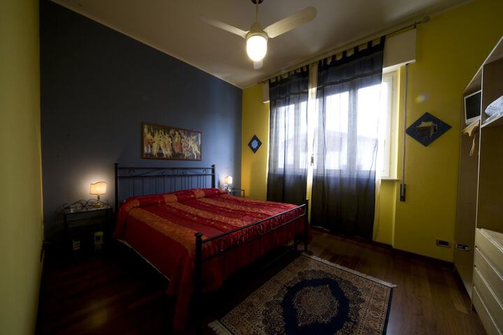 Room 2 of 27