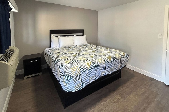 Room 8 of 19