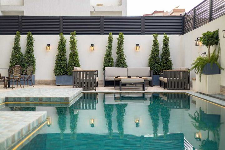 Pool 21 of 28