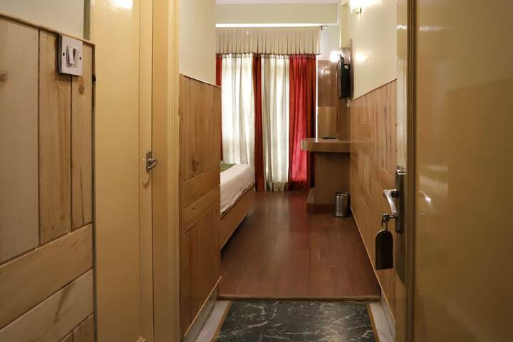 Room 37 of 40
