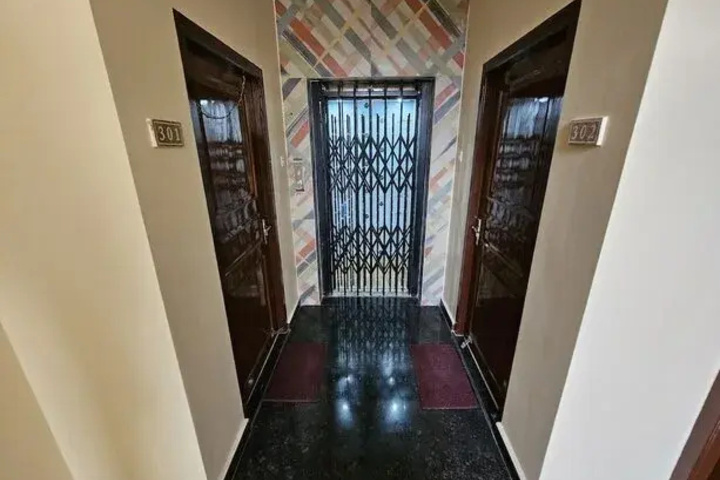 Room 7 of 11
