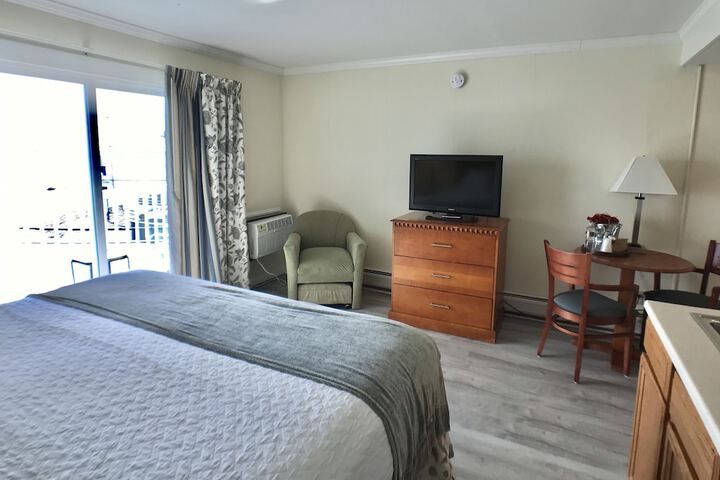 Room 8 of 38