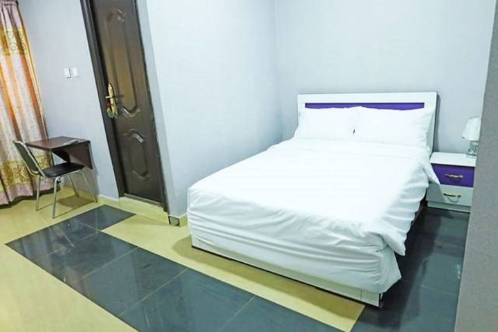 Room 14 of 32
