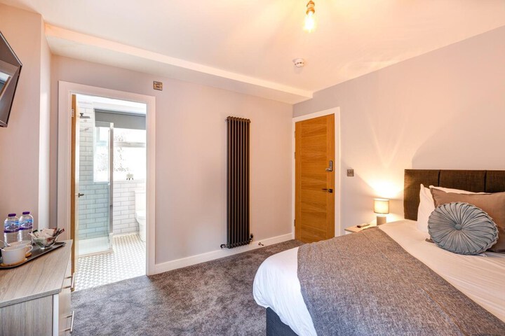 Room 38 of 62