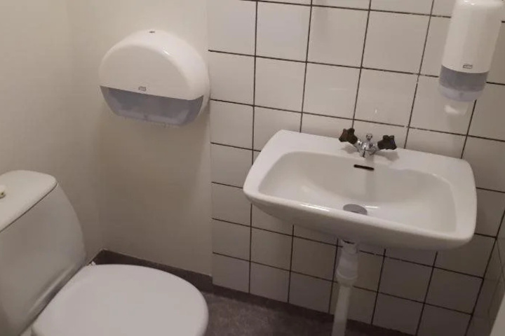 Room 7 of 16