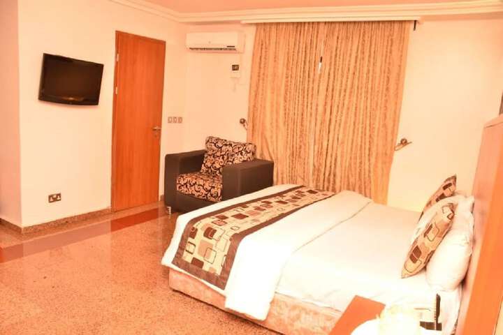 Room 16 of 23