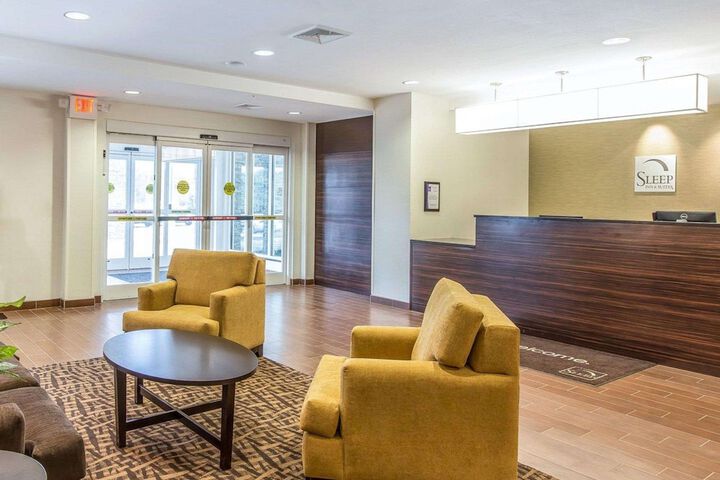 Entrance & Lobby