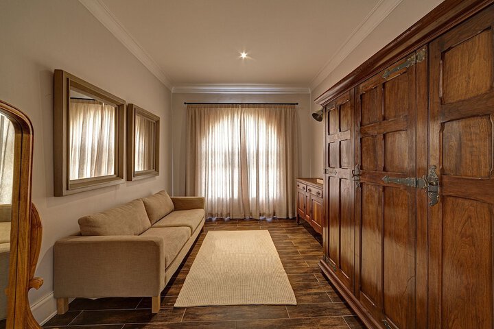 Room 9 of 29