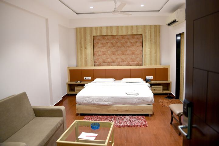 Room 12 of 31