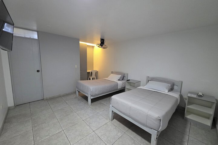 Room 8 of 84