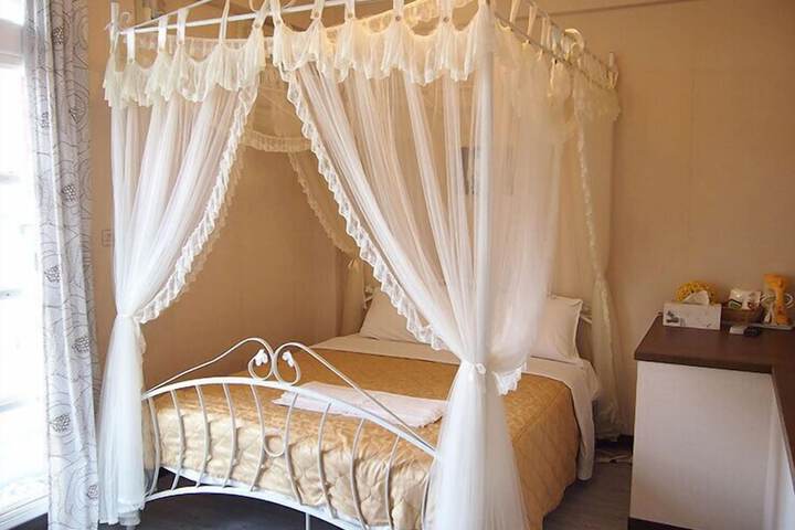 Room 6 of 17