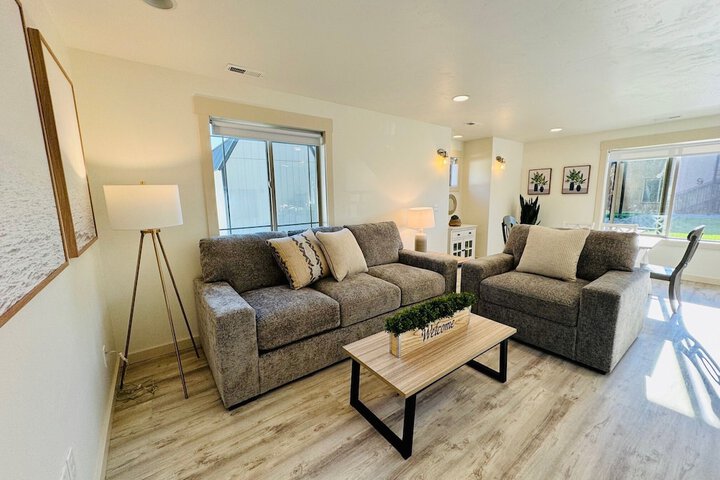 Lounge 266 of 426