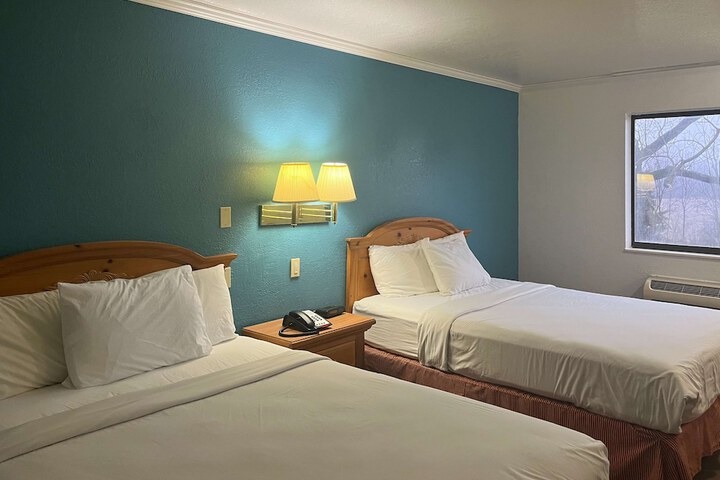 1 King Bed (5 of 16)