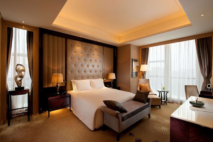 Room 16 of 103