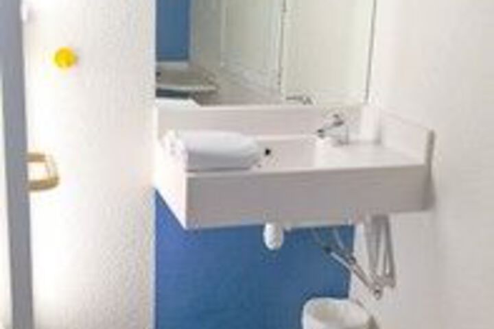 Room 2 of 40