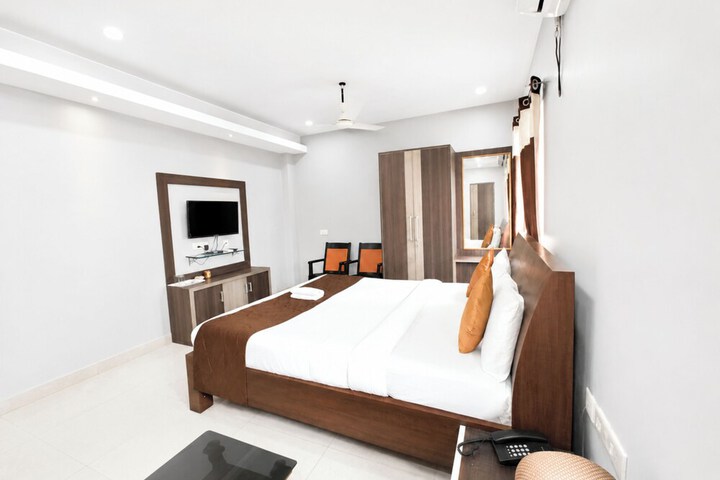 Room 7 of 16