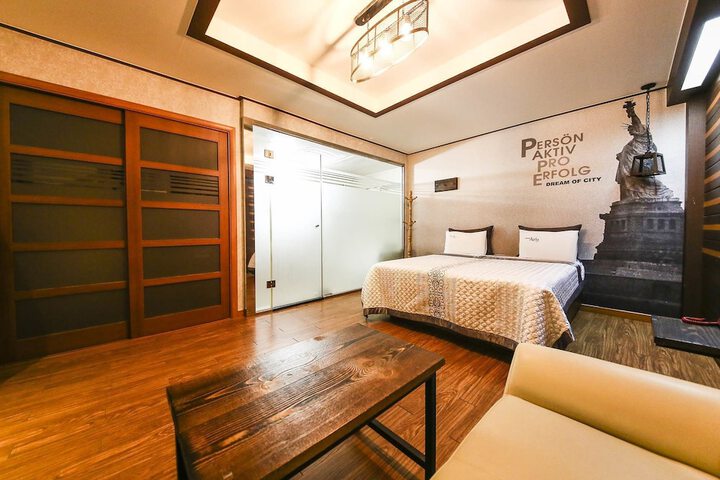 Room 17 of 49
