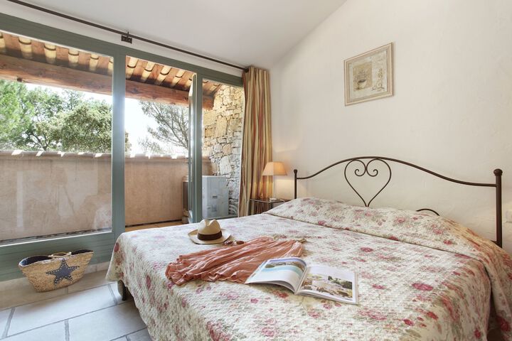 Room 4 of 25