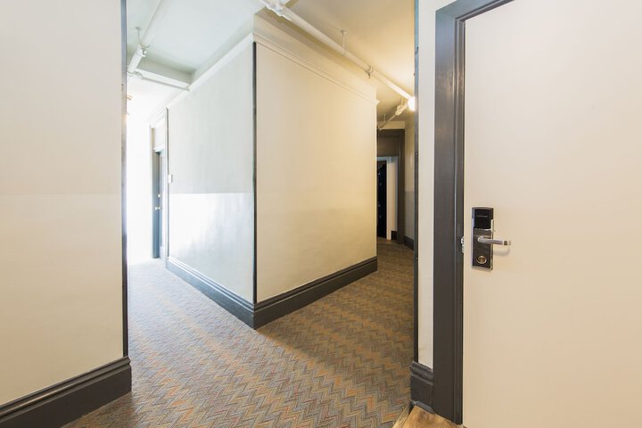 Ballroom/Hall 18 of 20