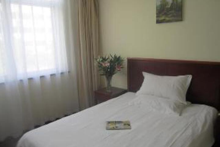 Room 15 of 25