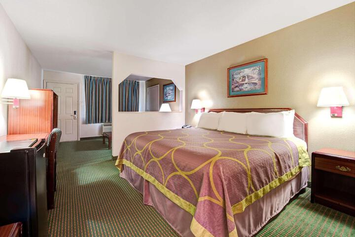 1 King Bed (6 of 14)