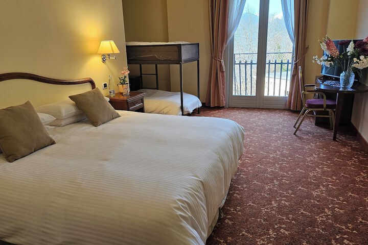 Room 13 of 27