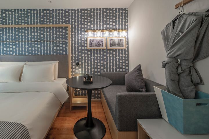 Room 16 of 60