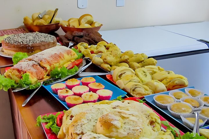Dining 8 of 16